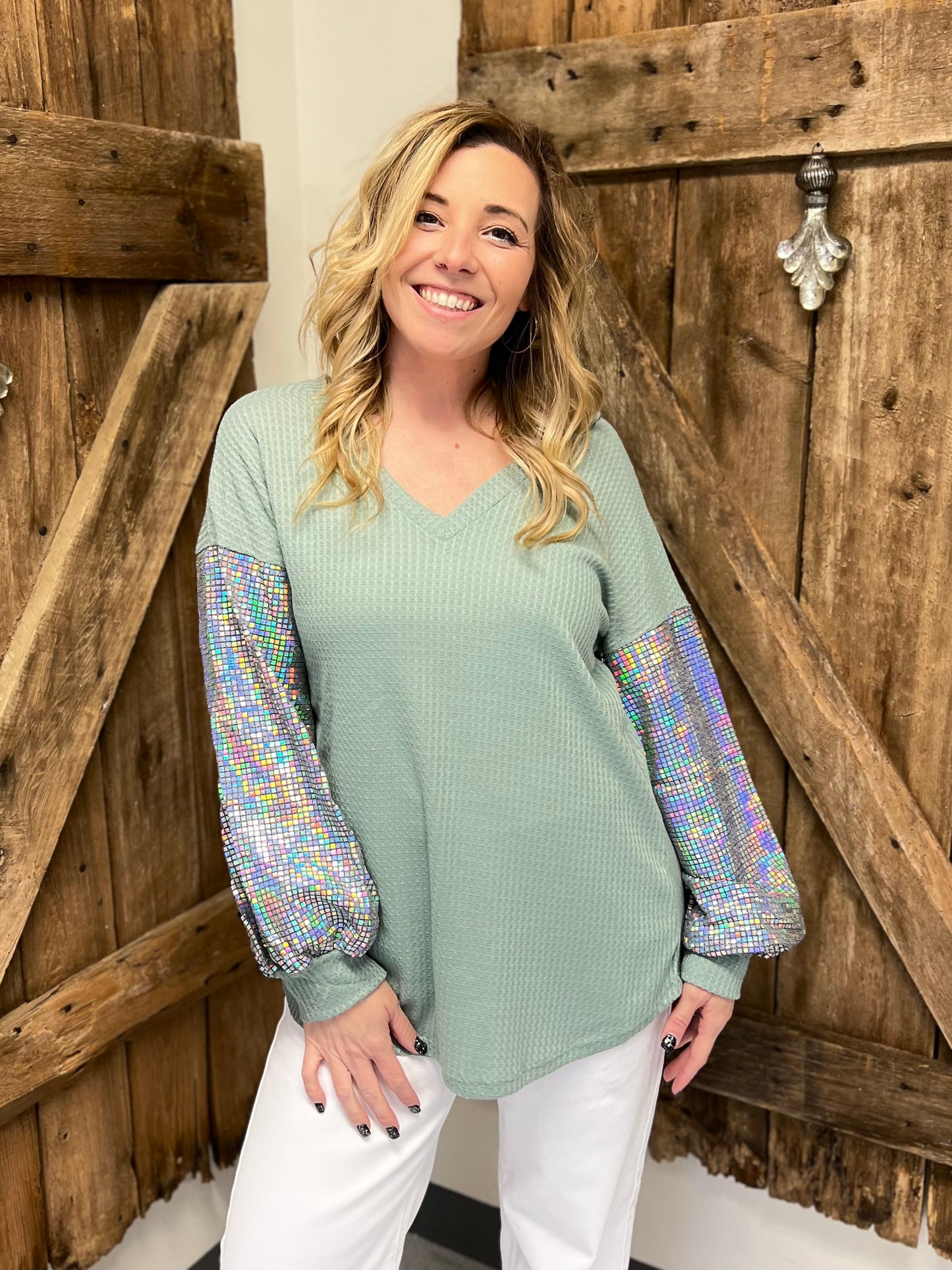V-NECK THERMAL WAFFLE KNIT TOP WITH SHINY SPANGLE