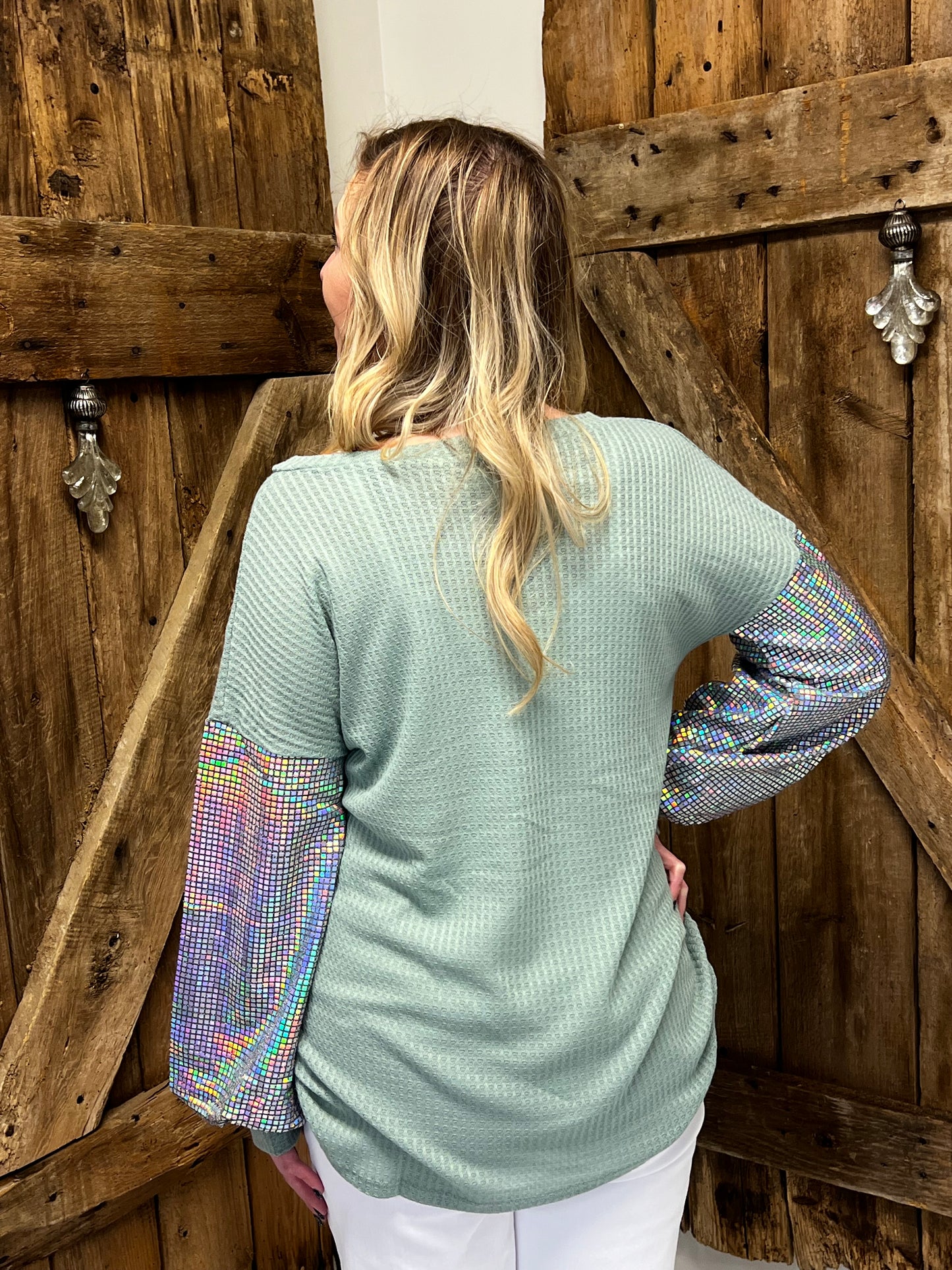 V-NECK THERMAL WAFFLE KNIT TOP WITH SHINY SPANGLE