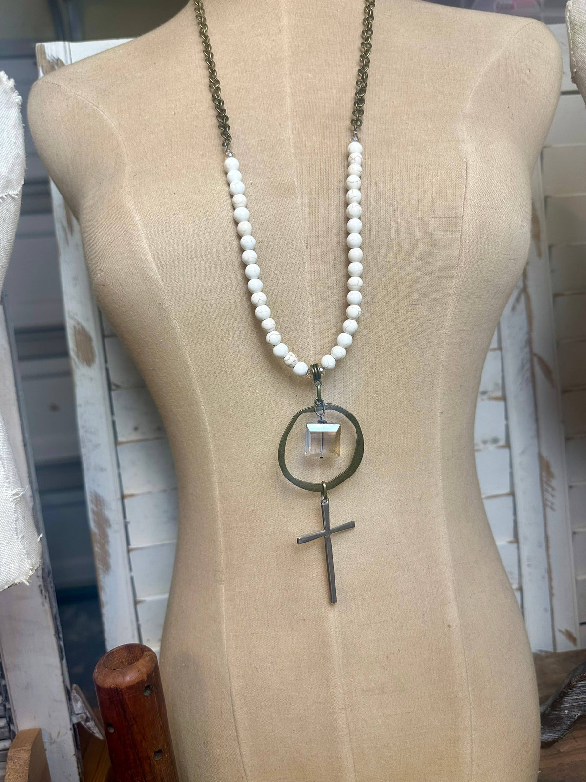 Ring Cross in Natural - Neck